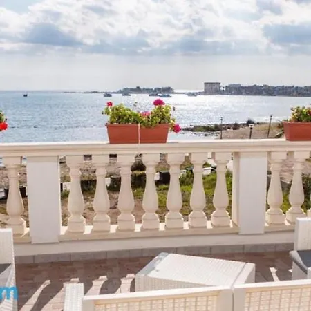 Estasi Sul Mare Bed & Breakfast 3*
