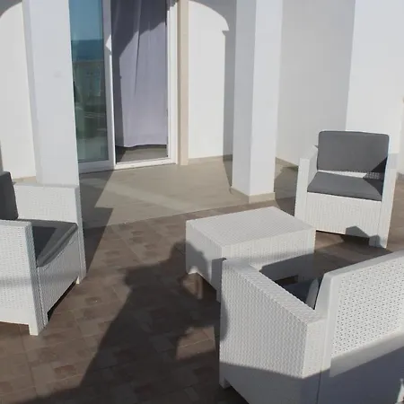 Bed & Breakfast Estasi Sul Mare 3*