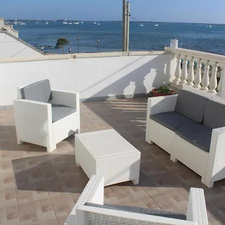 Bed & Breakfast Estasi Sul Mare 3*