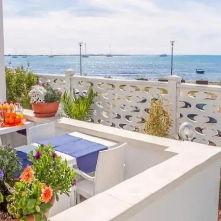 Estasi Sul Mare Bed & Breakfast