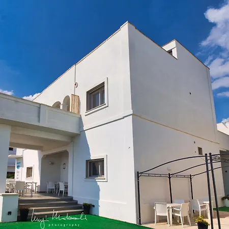 Bed & Breakfast Estasi Sul Mare 3*